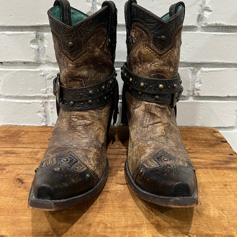 Brown Leather Western Boots with Black Accents